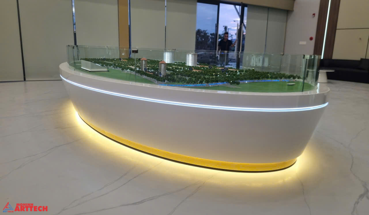 EUROWINDOW SPORT GARDEN SCALE 300